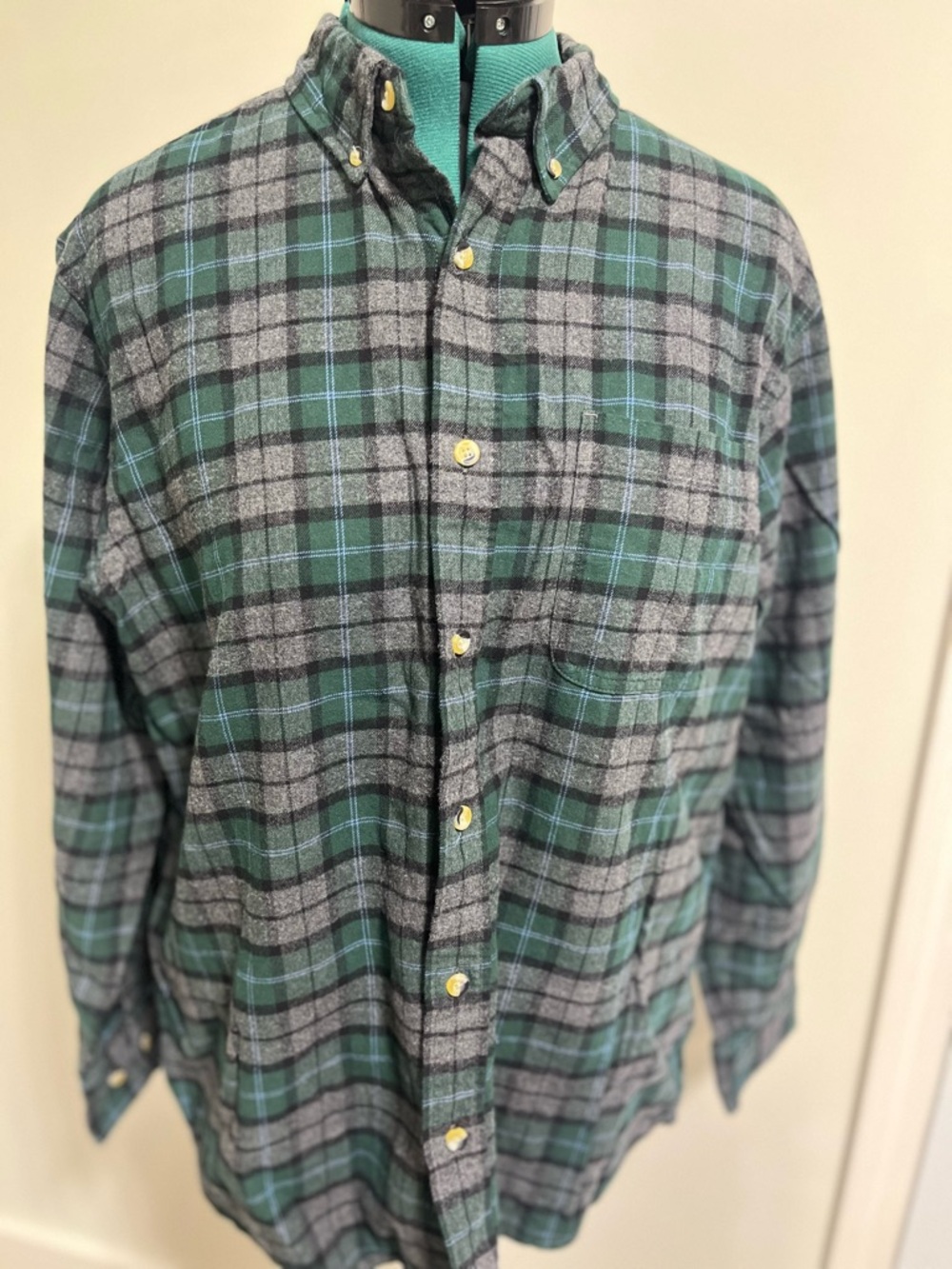 Men's Green and Gray Plaid Button-Down Shirt – Classic Casual